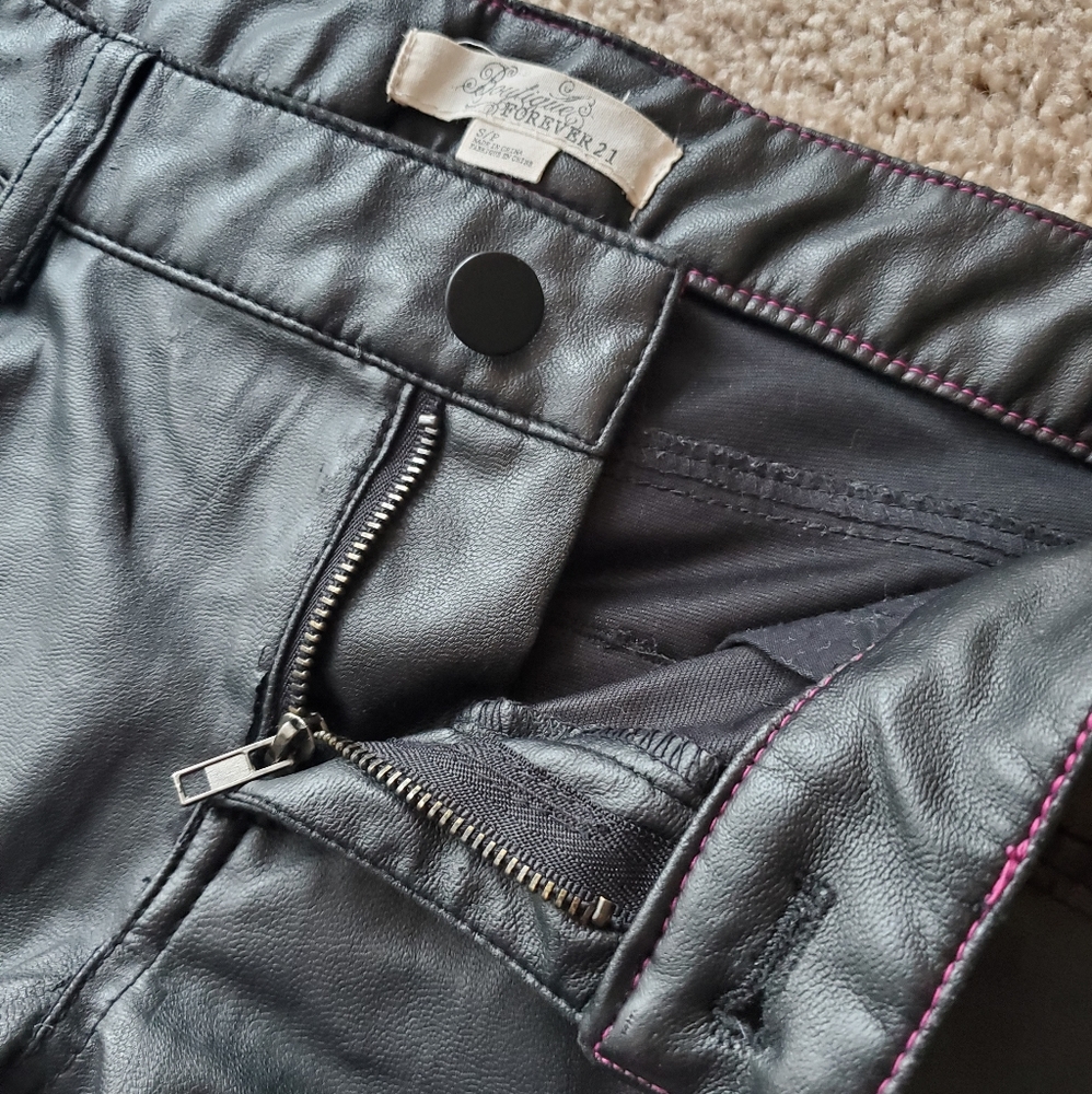 Boutique Forever 21 Faux Leather shorts (Size S!)